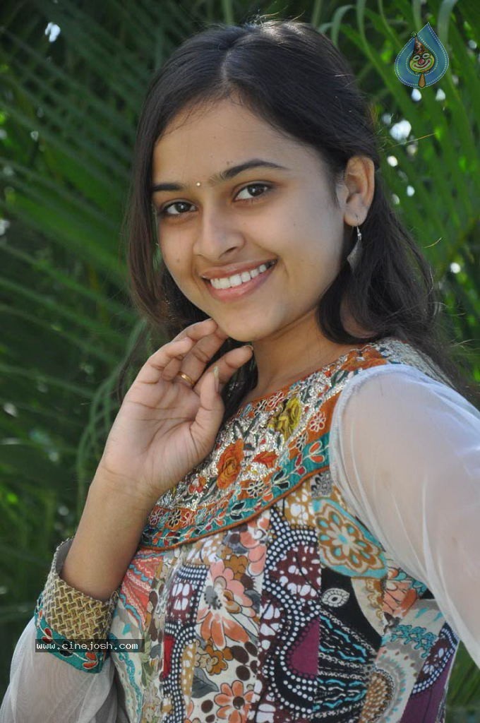 Sri Divya Latest Gallery - 33 / 49 photos