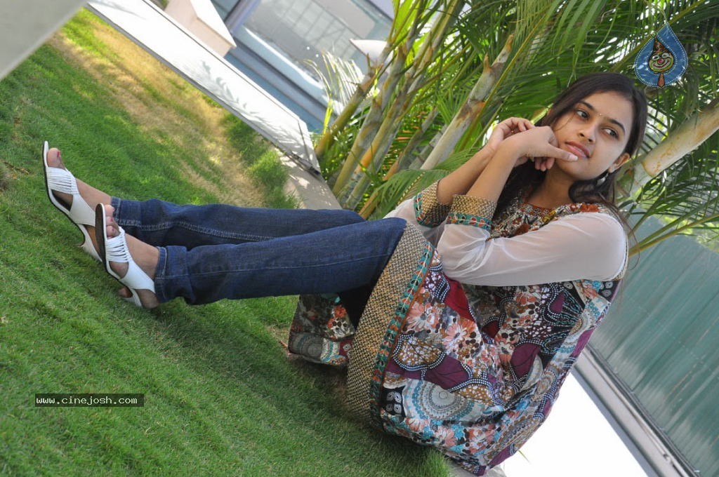 Sri Divya Latest Gallery - 34 / 49 photos