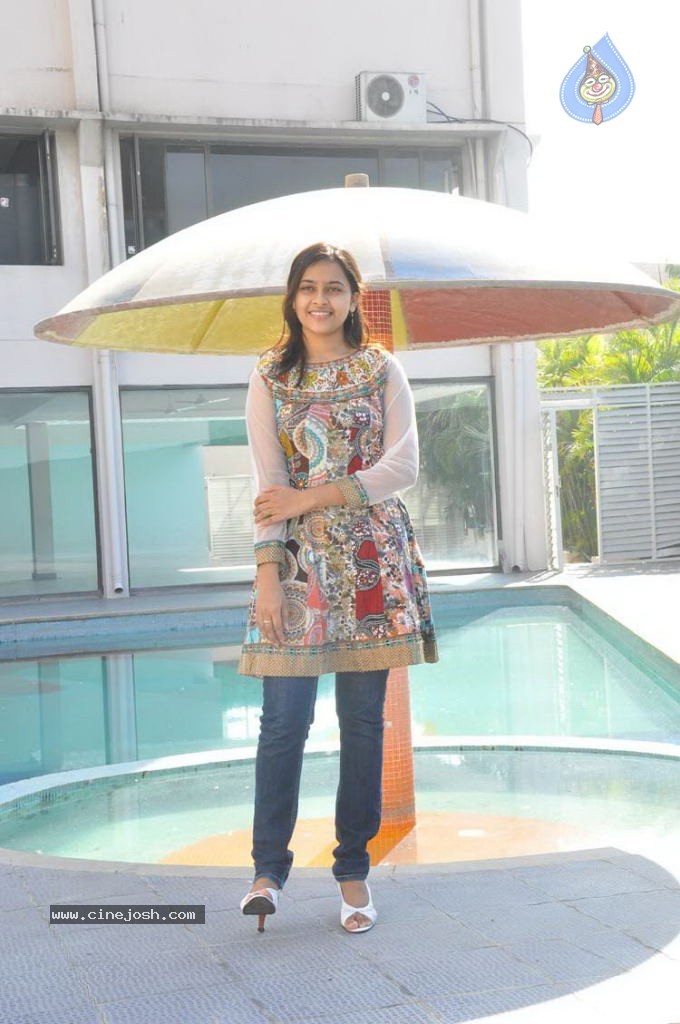 Sri Divya Latest Gallery - 36 / 49 photos