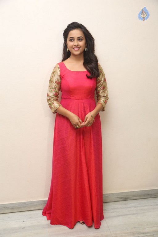 Sri Divya Latest Gallery - 25 / 42 photos
