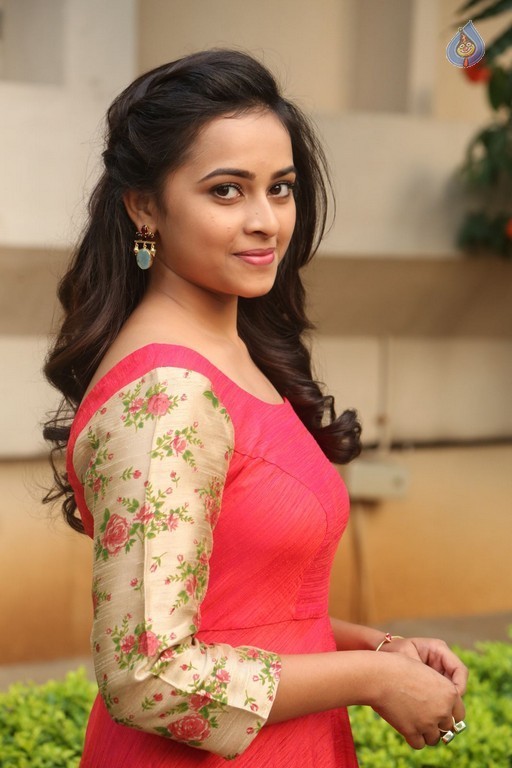 Sri Divya Latest Gallery - 29 / 42 photos
