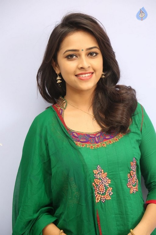 Sri Divya Latest Gallery - 2 / 33 photos