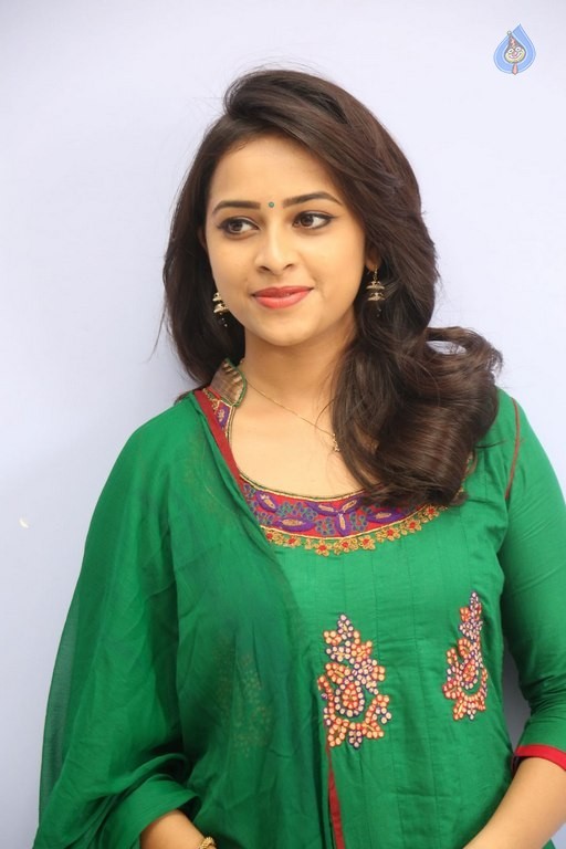 Sri Divya Latest Gallery - 4 / 33 photos