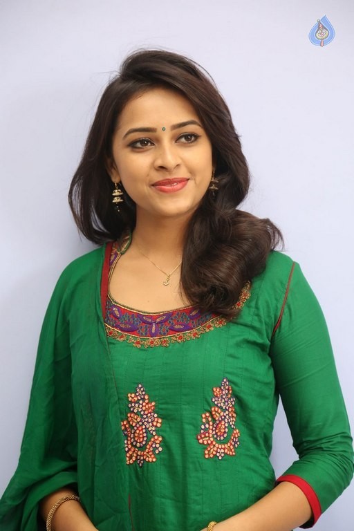Sri Divya Latest Gallery - 19 / 33 photos