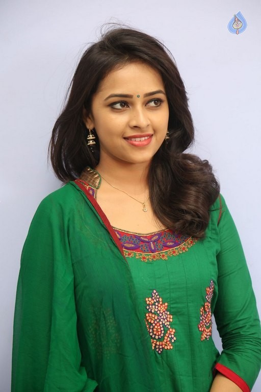 Sri Divya Latest Gallery - 21 / 33 photos
