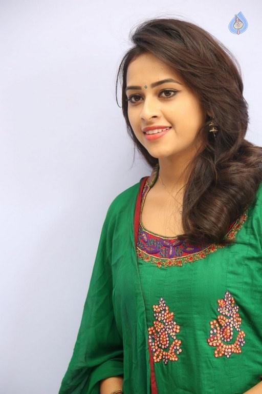 Sri Divya Latest Gallery - 22 / 33 photos