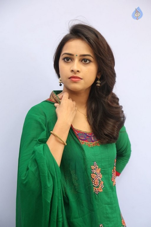Sri Divya Latest Gallery - 31 / 33 photos