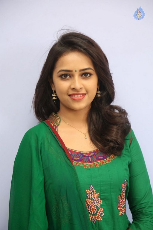 Sri Divya Latest Gallery - 33 / 33 photos