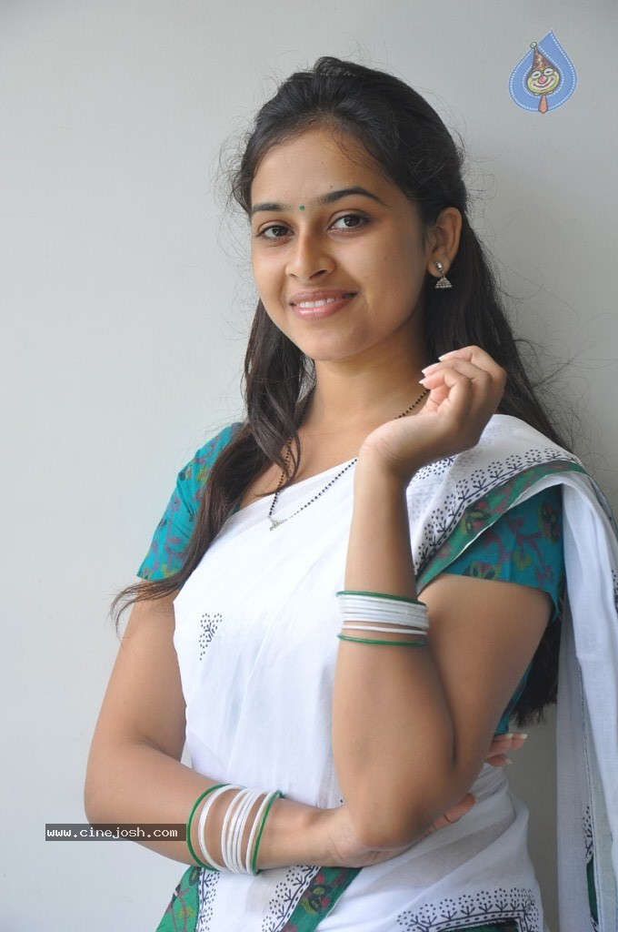 Sri Divya Latest Photos - 33 / 60 photos