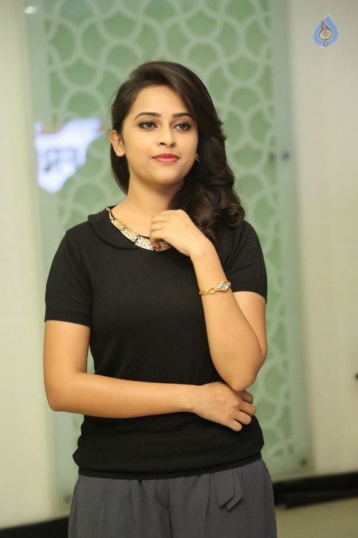 Sri Divya Latest Photos - 18 / 42 photos