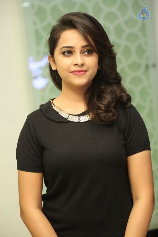 Sri Divya Latest Photos - 39 / 42 photos