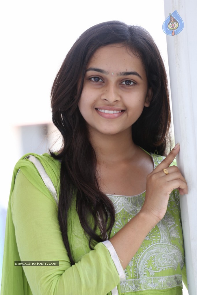 Sri Divya Latest Photos - 19 / 80 photos