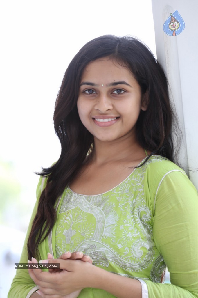 Sri Divya Latest Photos - 21 / 80 photos