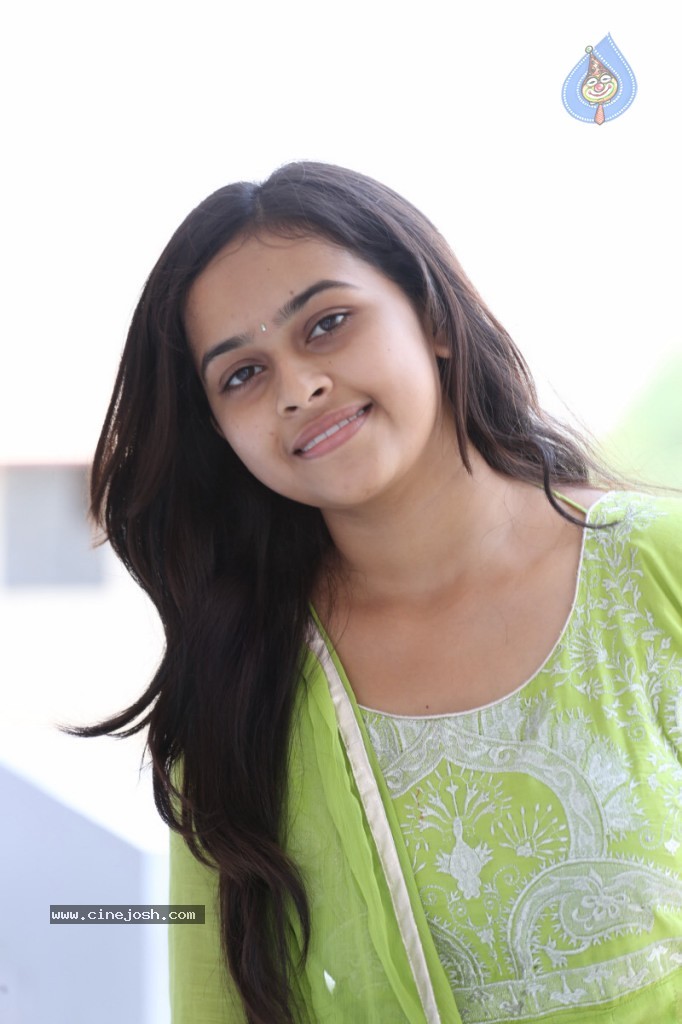 Sri Divya Latest Photos - 23 / 80 photos