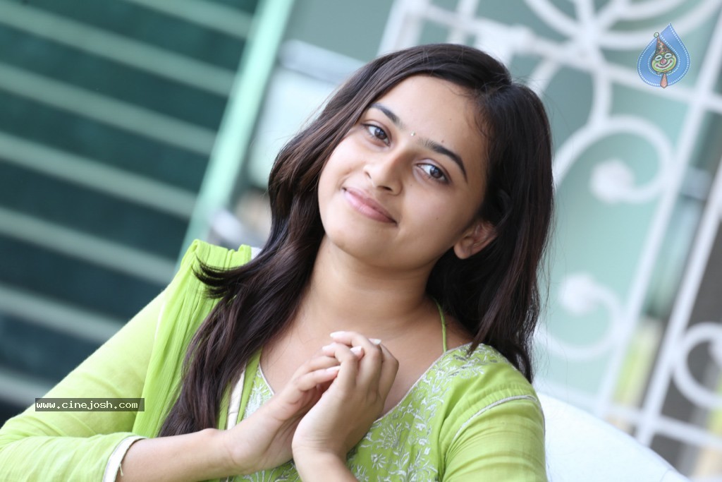 Sri Divya Latest Photos - 27 / 80 photos
