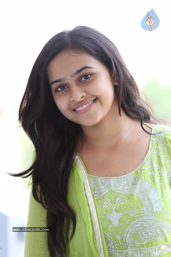 Sri Divya Latest Photos - 28 / 80 photos