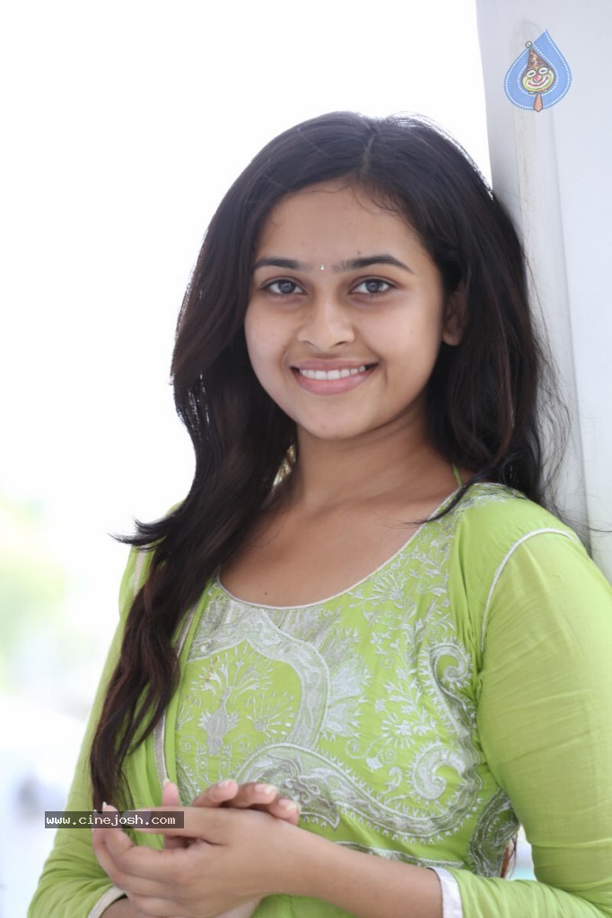 Sri Divya Latest Photos - 31 / 80 photos