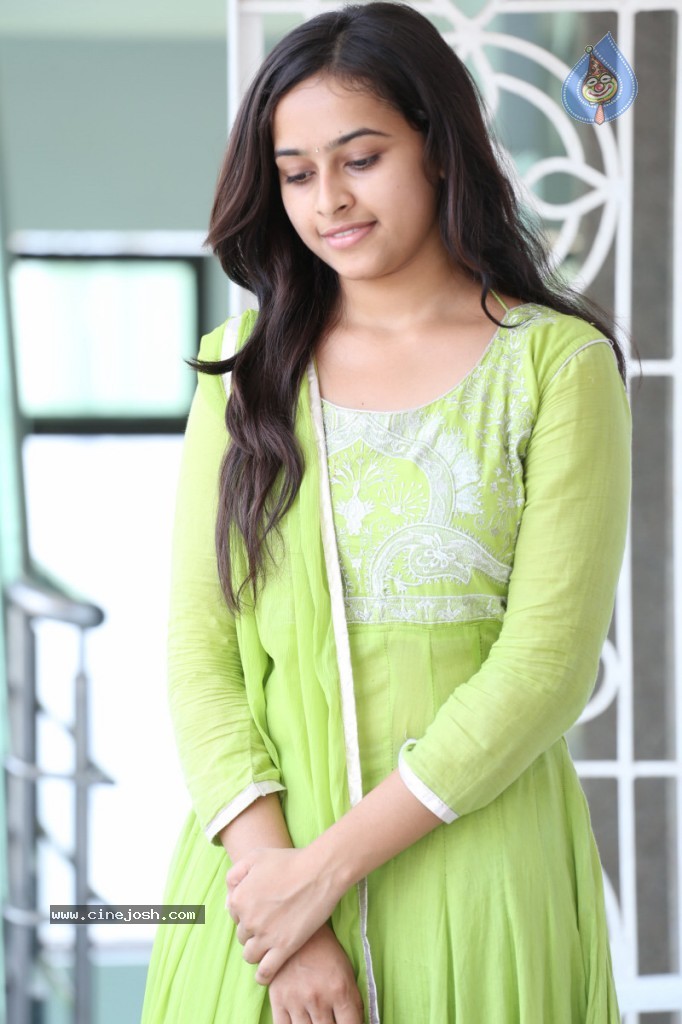 Sri Divya Latest Photos - 39 / 80 photos