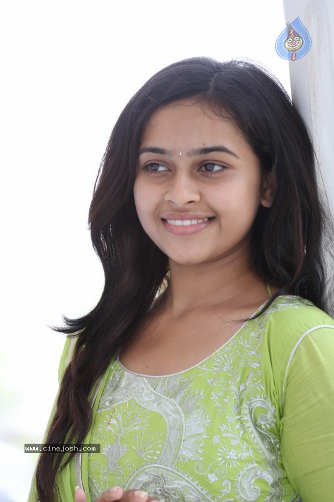 Sri Divya Latest Photos - 45 / 80 photos