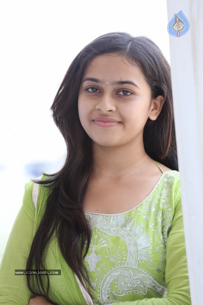 Sri Divya Latest Photos - 55 / 80 photos