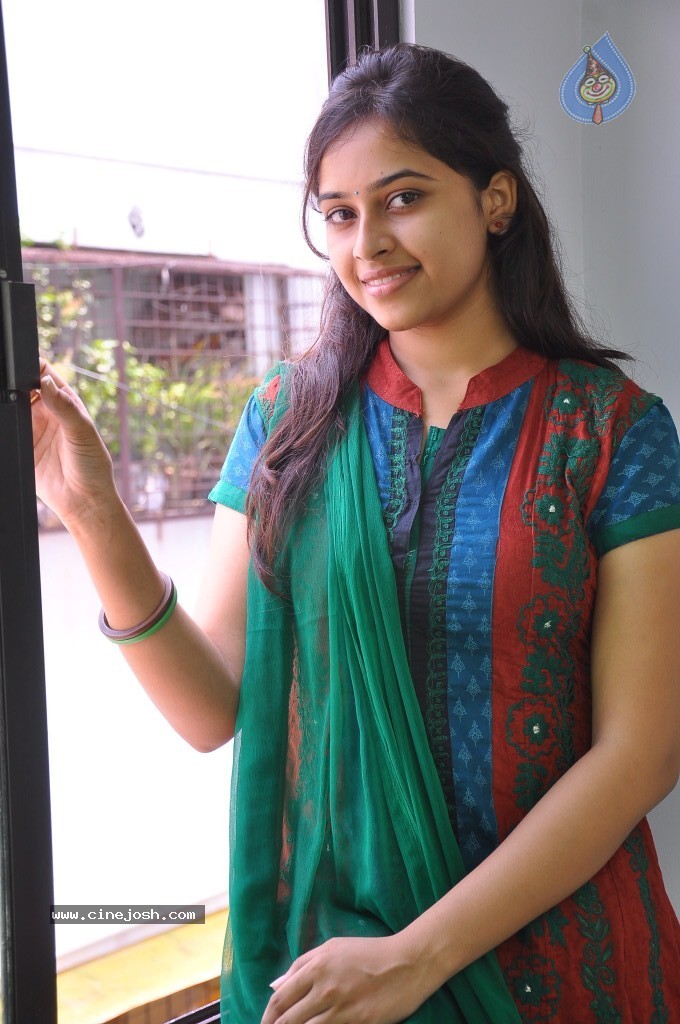 Sri Divya Latest Pics - 4 / 43 photos