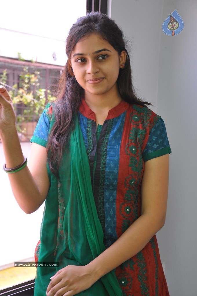 Sri Divya Latest Pics - 7 / 43 photos