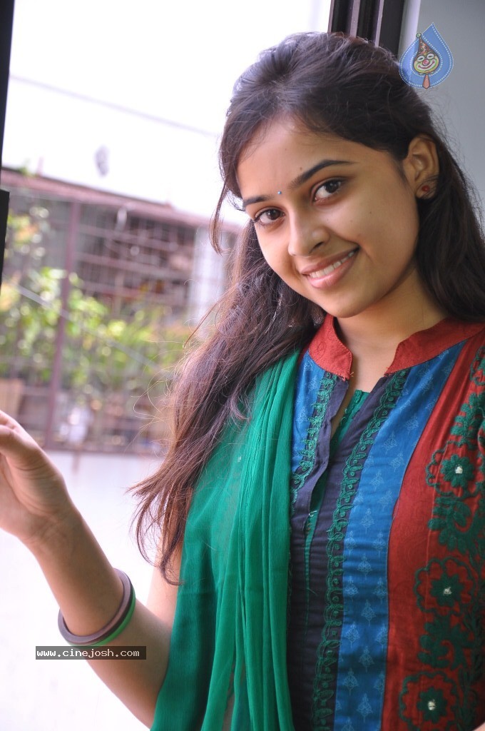 Sri Divya Latest Pics - 16 / 43 photos