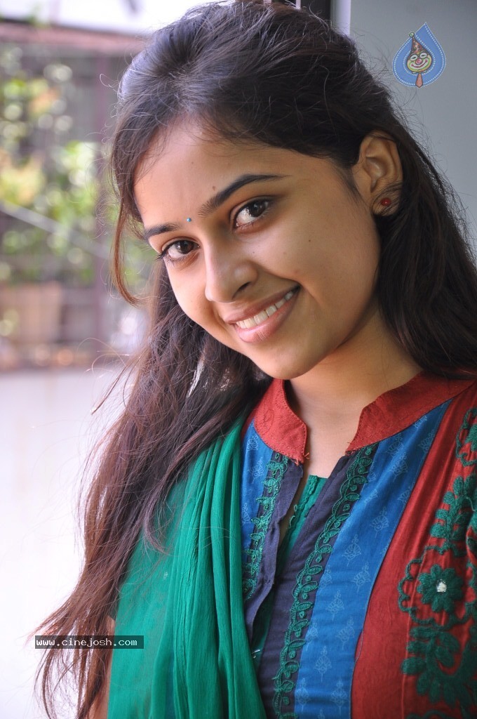 Sri Divya Latest Pics - 20 / 43 photos