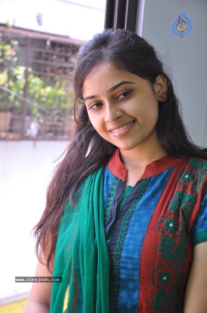 Sri Divya Latest Pics - 23 / 43 photos