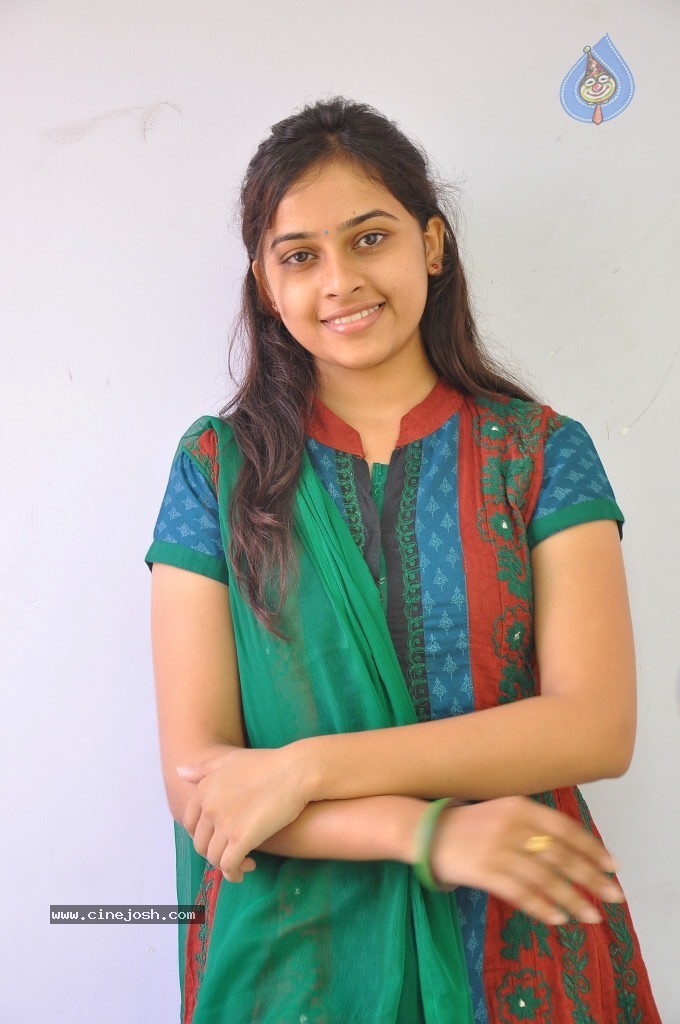 Sri Divya Latest Pics - 25 / 43 photos