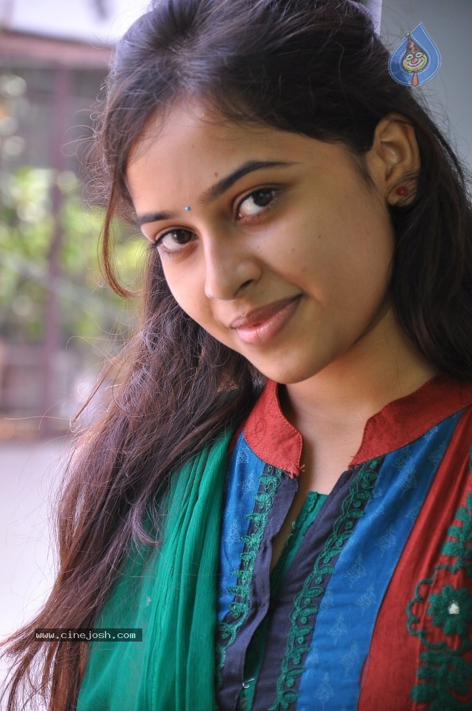 Sri Divya Latest Pics - 35 / 43 photos