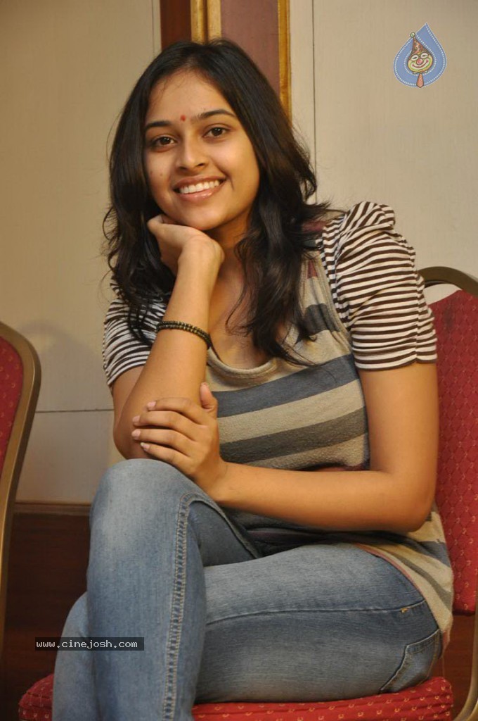 Sri Divya New Photos - 3 / 23 photos