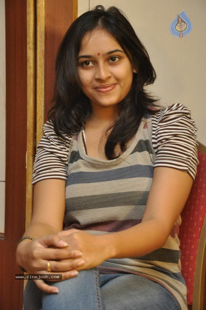 Sri Divya New Photos - 8 / 23 photos