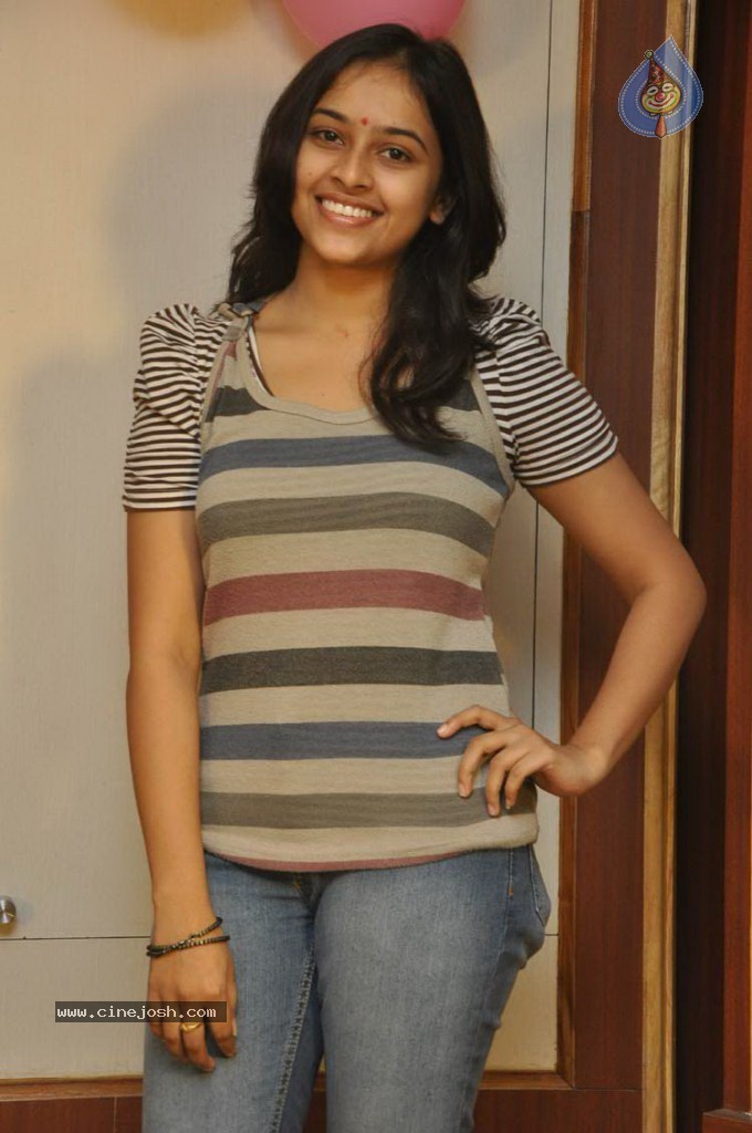 Sri Divya New Photos - 11 / 23 photos