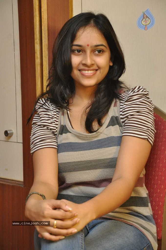 Sri Divya New Photos - 14 / 23 photos