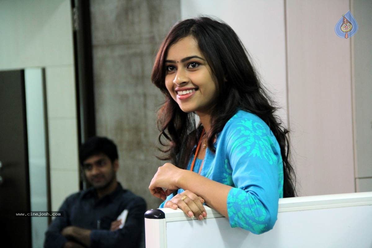 Sri Divya New Pics - 5 / 6 photos