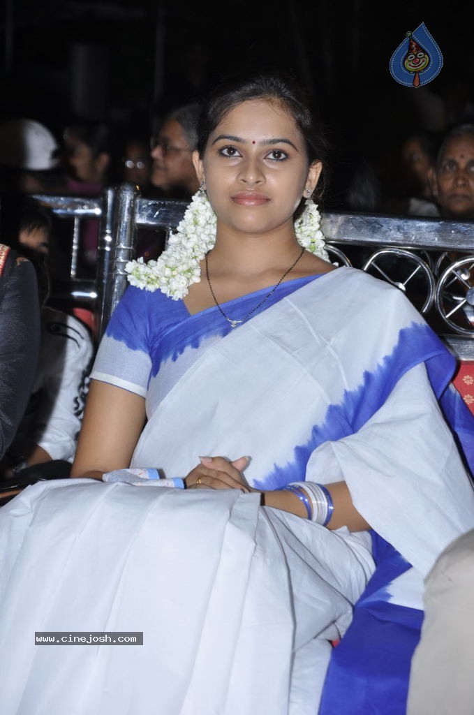 Sri Divya New Stills - 16 / 39 photos