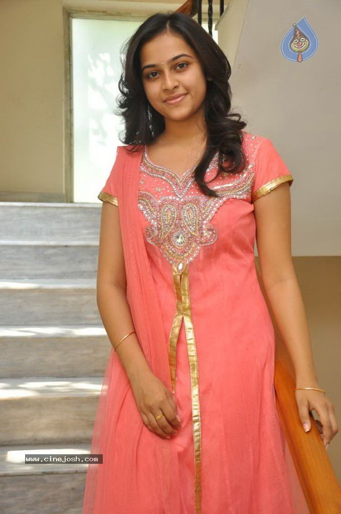 Sri Divya New Stills - 2 / 37 photos