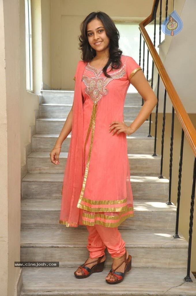 Sri Divya New Stills - 5 / 37 photos