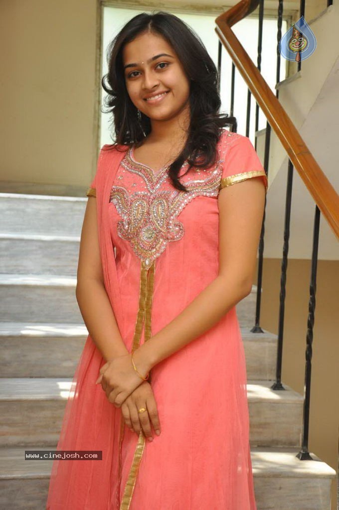 Sri Divya New Stills - 7 / 37 photos