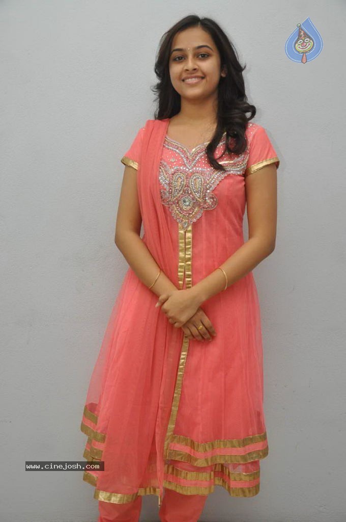 Sri Divya New Stills - 8 / 37 photos