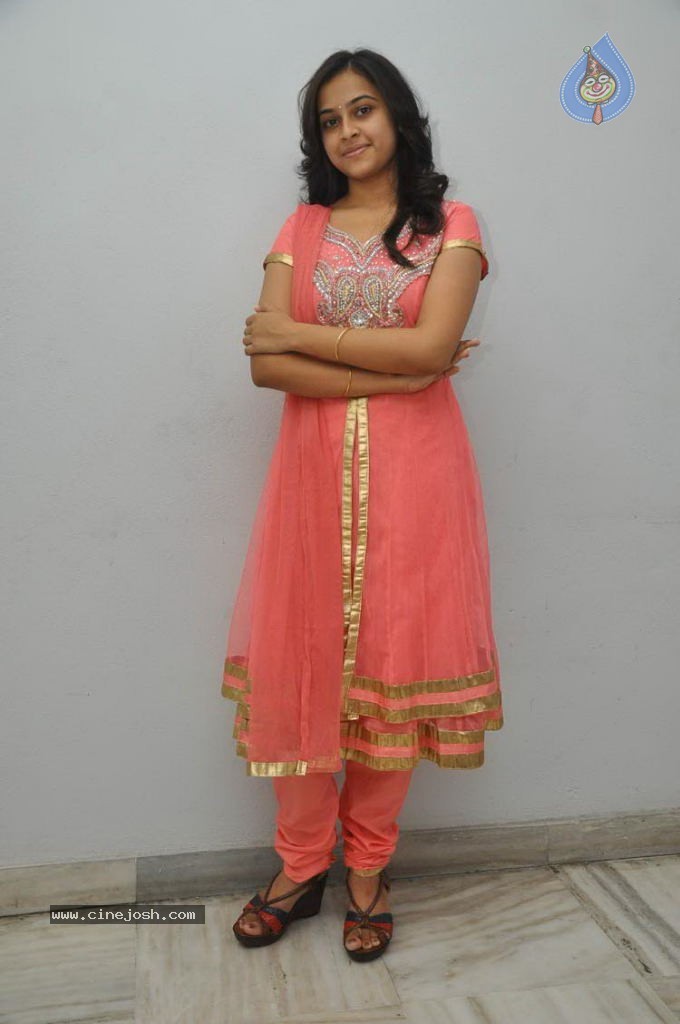 Sri Divya New Stills - 16 / 37 photos