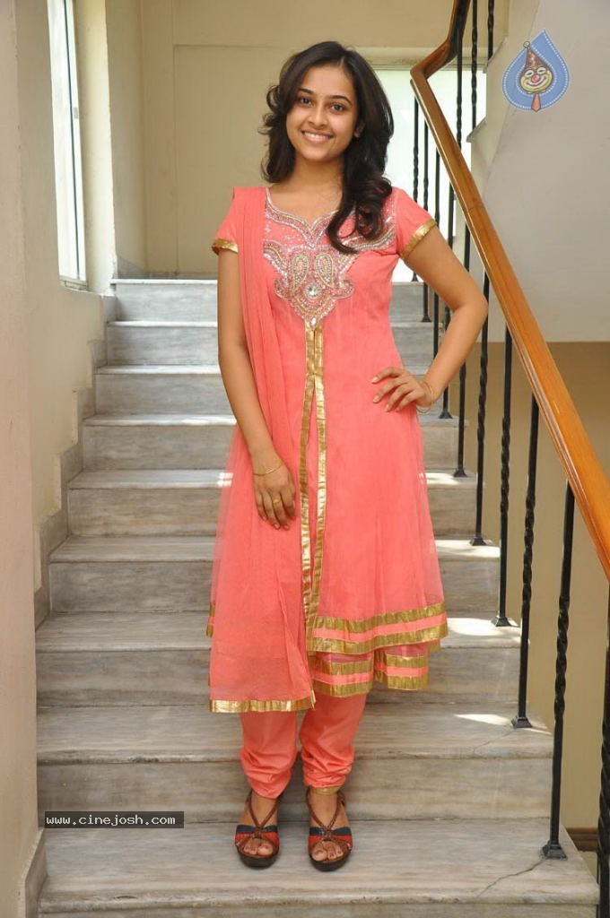 Sri Divya New Stills - 25 / 37 photos