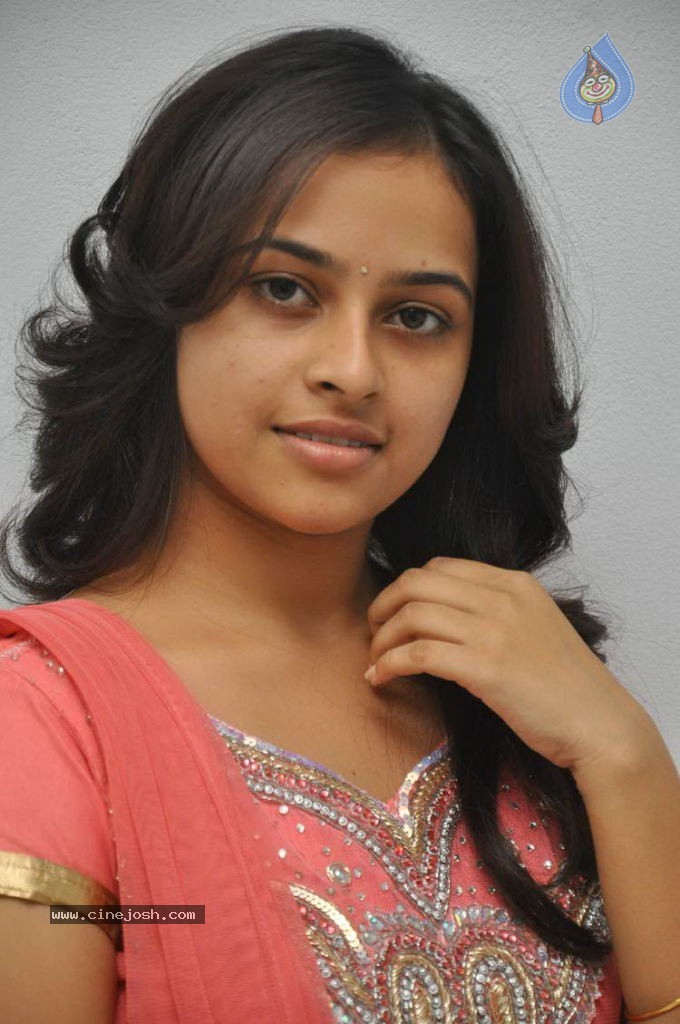 Sri Divya New Stills - 30 / 37 photos