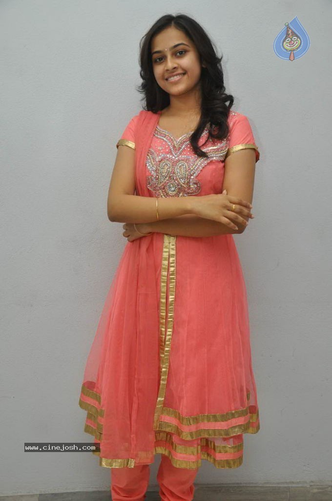 Sri Divya New Stills - 31 / 37 photos