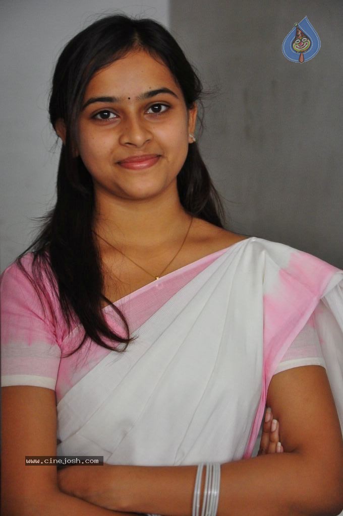 Sri Divya New Stills - 10 / 50 photos