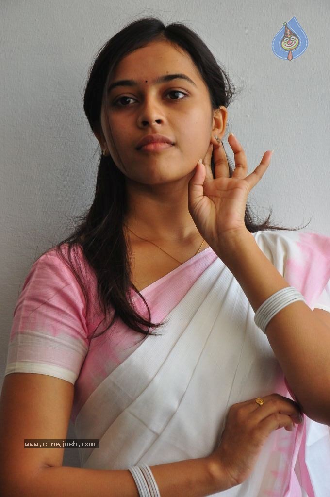 Sri Divya New Stills - 13 / 50 photos