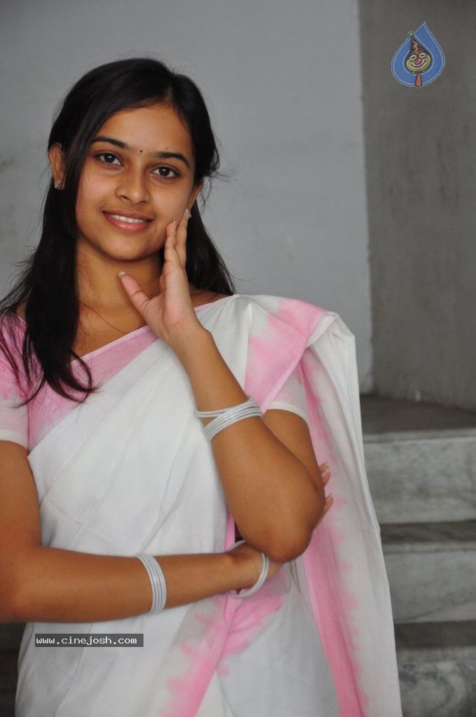 Sri Divya New Stills - 39 / 50 photos