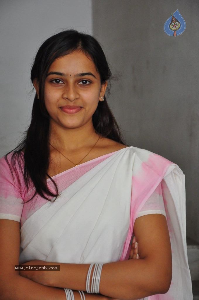 Sri Divya New Stills - 44 / 50 photos