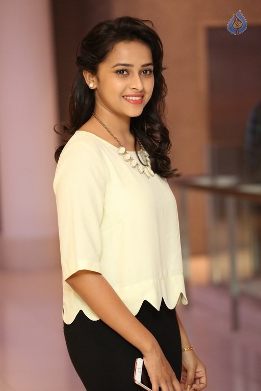 Sri Divya Photos - 9 / 42 photos